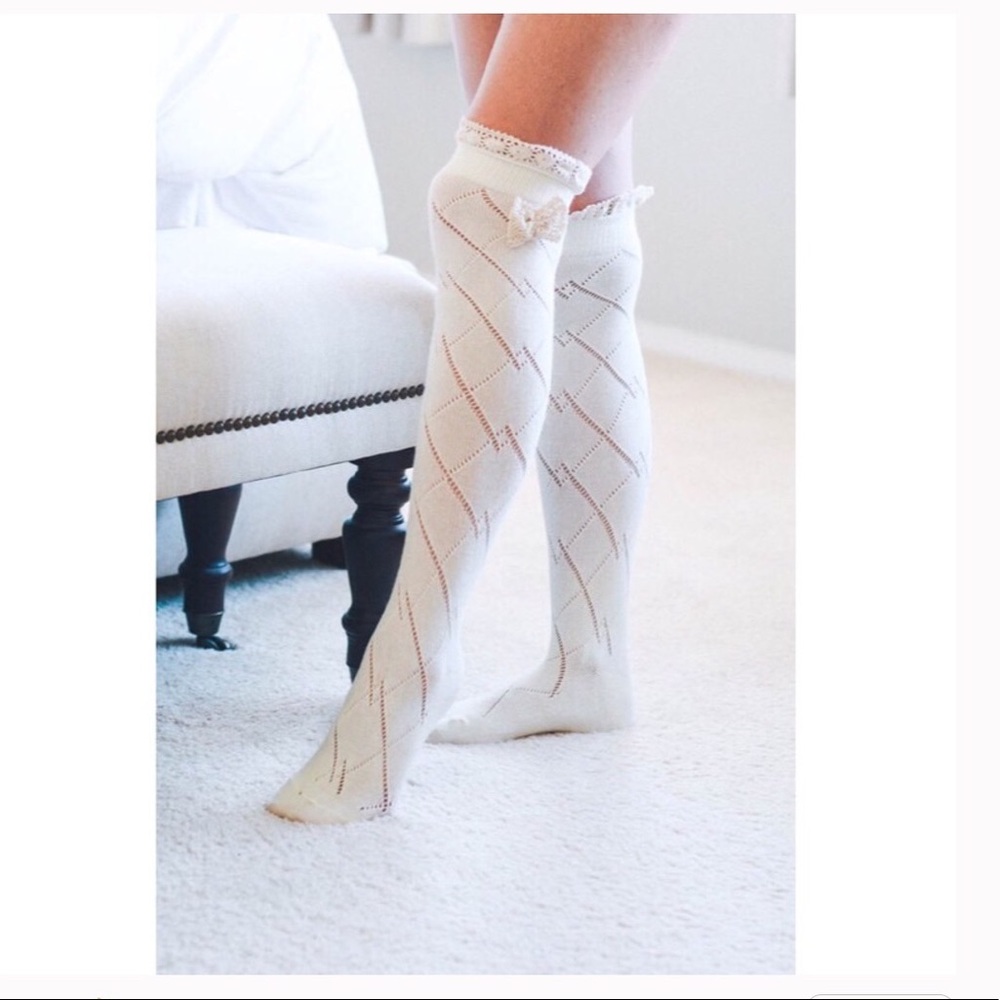Thigh High Crochet Bow Sock - Picture 4 of 4